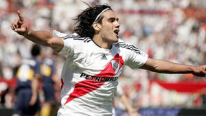 Radamel Falcao đạt kỷ lục Repoker vào tháng 12/2012